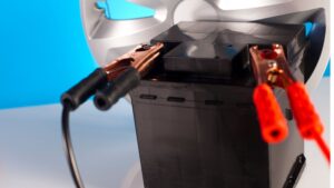 What are the signs that a golf cart battery needs to be replaced